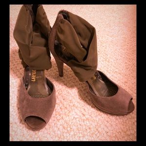 Libby Edelman size 6.5 tan suede platform heel